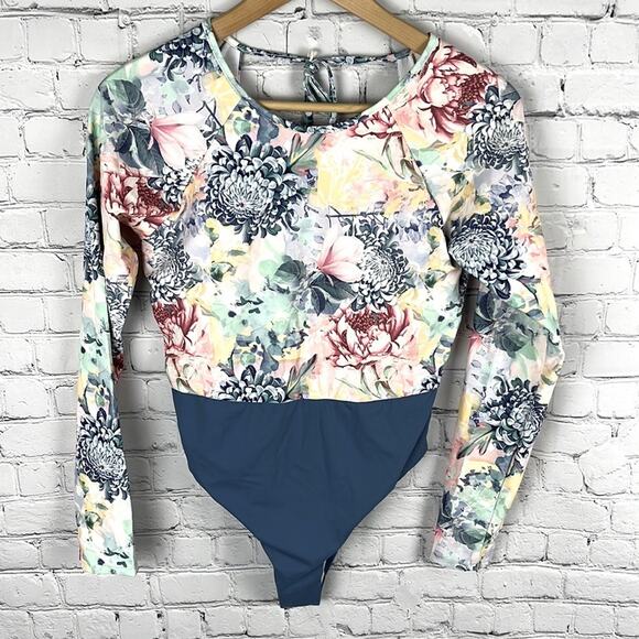 Phax Paddle Suit in a floral print top & solid bottom. Medium coverage. NWT - Picture 4 of 8